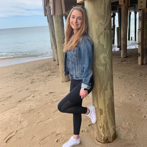 Meet your Posher, Olivia - Picture 1 of 1